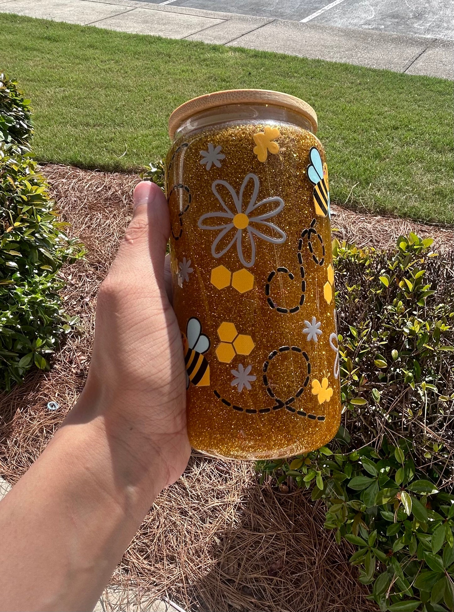 16oz Bumble Bee Glass Cup